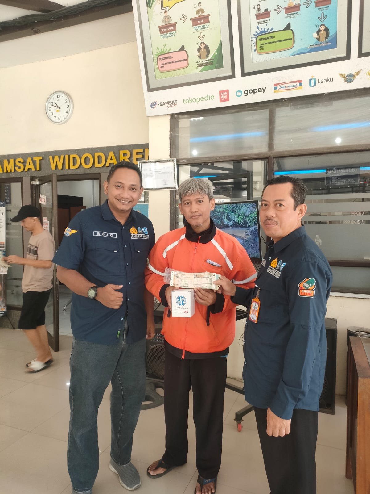 Hari Pelanggan Nasional, Jasa Raharja Samsat Widodaren Berikan Apresiasi kepada Wajib Pajak Patuh