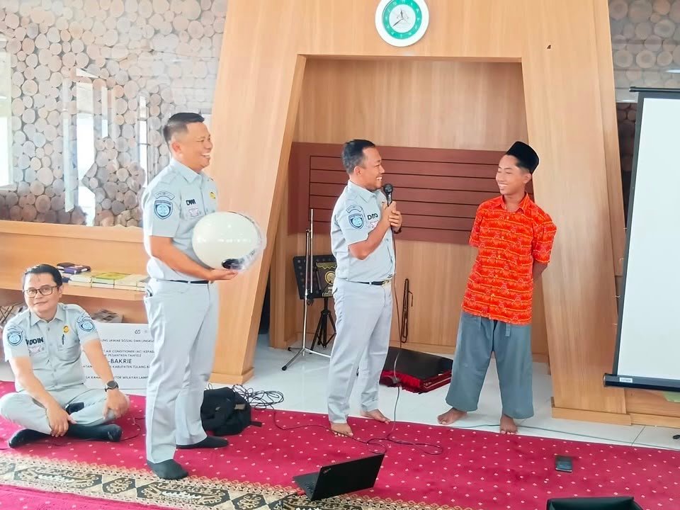 Jasa Raharja Perkuat Edukasi Keselamatan Lalu Lintas di Ponpes Al Bakri Menggala