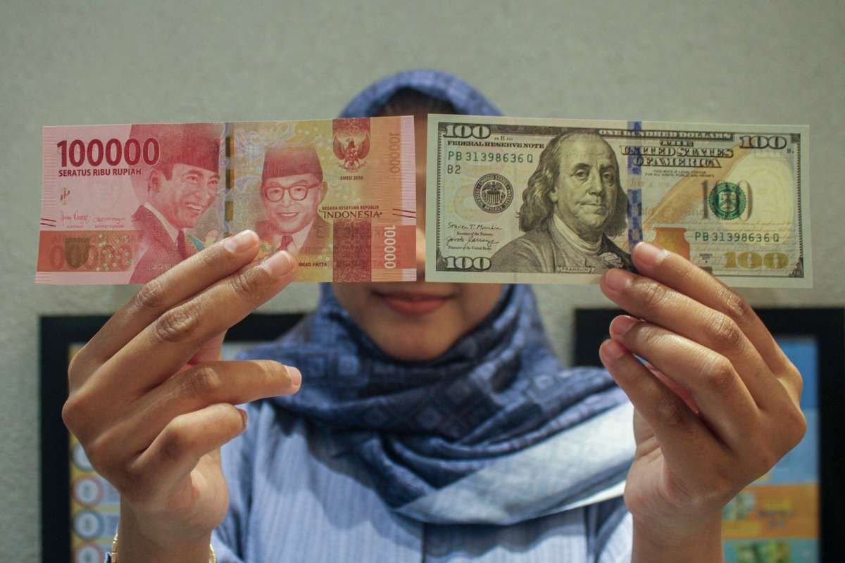 Rupiah Menguat 27 Poin ke Rp17.857 per Dolar AS pada Rabu Pagi