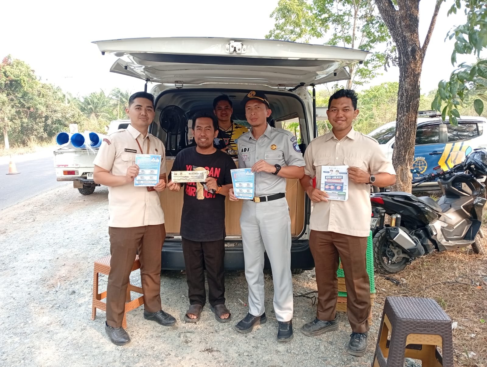 Tim Pembina Samsat Pelaihari Manfaatkan Operasi Gabungan untuk Sosialisasi Relaksasi Pajak