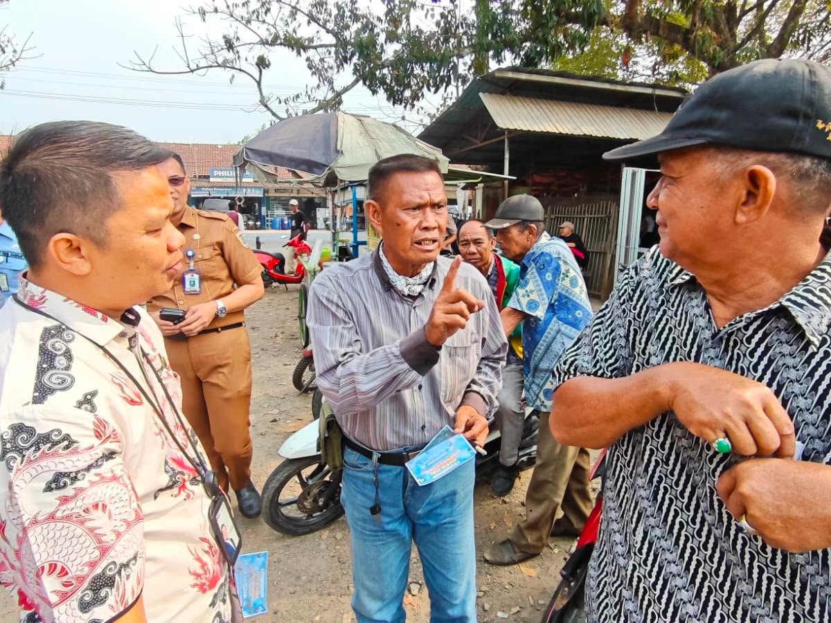 Jasa Raharja dan Tim Samsat Kotabumi Dekatkan Informasi Keringanan Pajak kepada Warga Pasar Central
