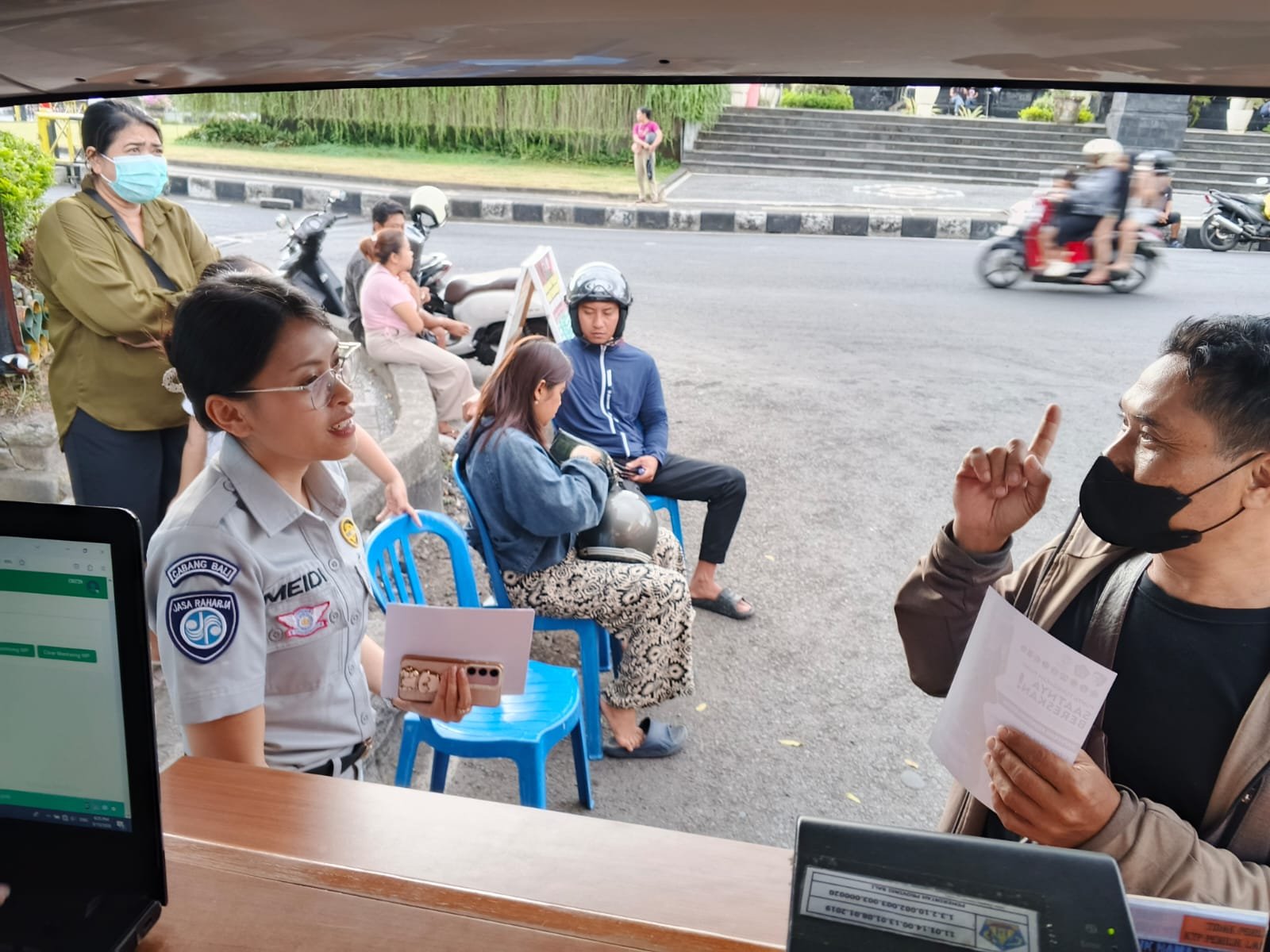 Saat Samling Berlangsung, Jasa Raharja Bawa Informasi Relaksasi PKB untuk Warga Klungkung