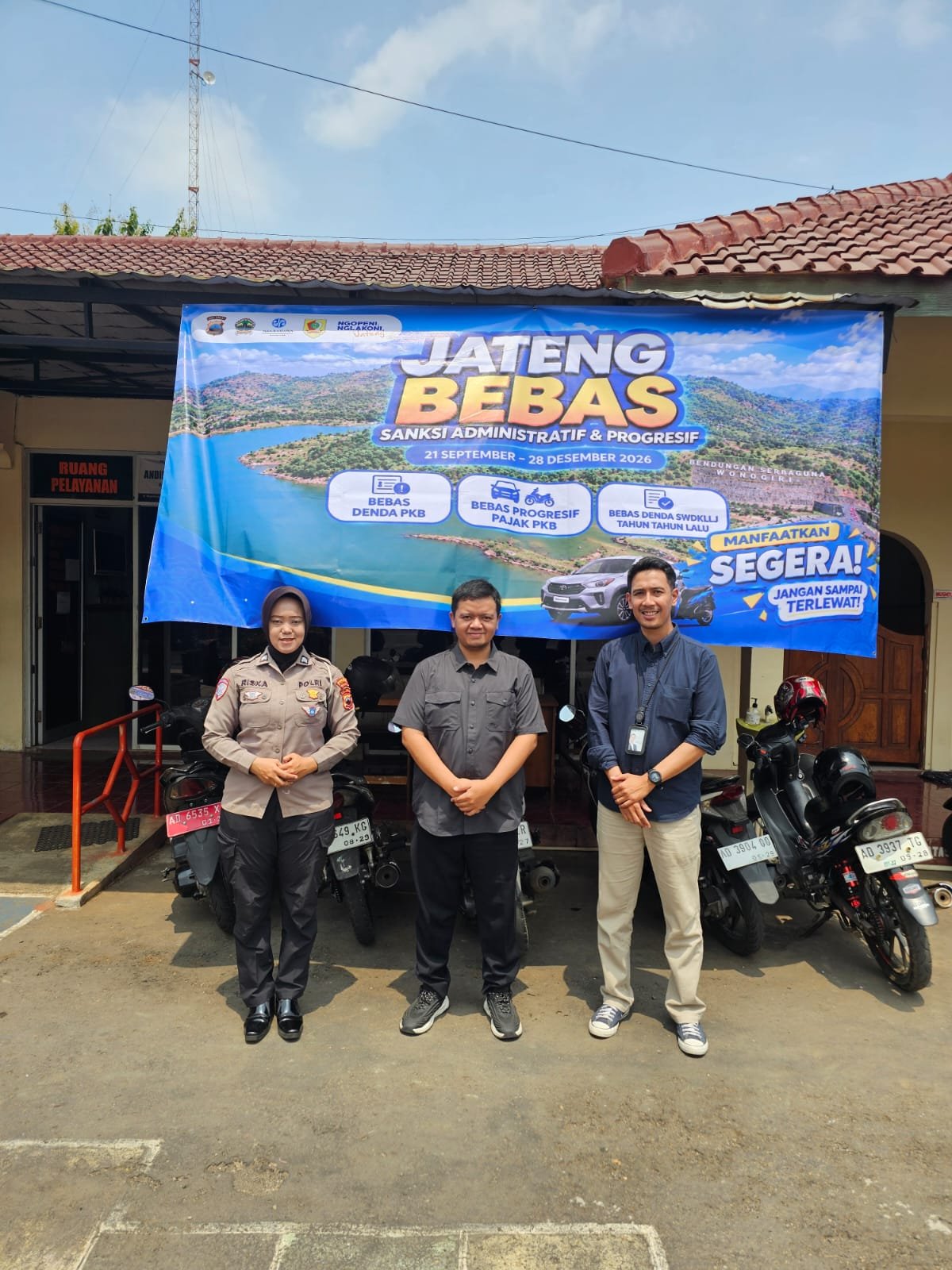 Tim Pembina Samsat Wonogiri Perluas Informasi Program Jateng Bebas melalui Pemasangan Spanduk di Titik Strategis
