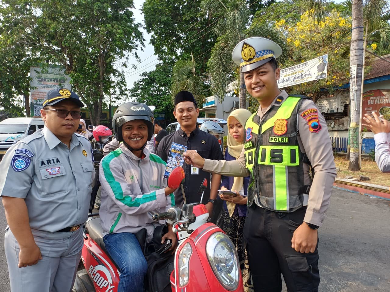 Tim Pembina Samsat Pati Perkuat Sinergi Lintas Instansi, Dorong Kepatuhan Pajak Kendaraan melalui Sosialisasi di Terminal Kembang Joyo