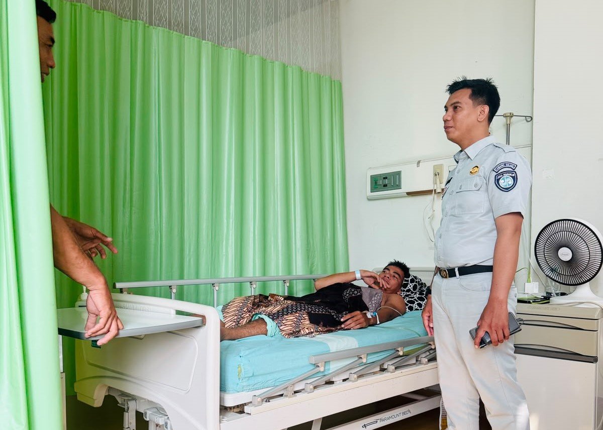Jasa Raharja Sulsel Kunjungi Korban Kecelakaan Lalu Lintas di RS Ibnu Sina Makassar