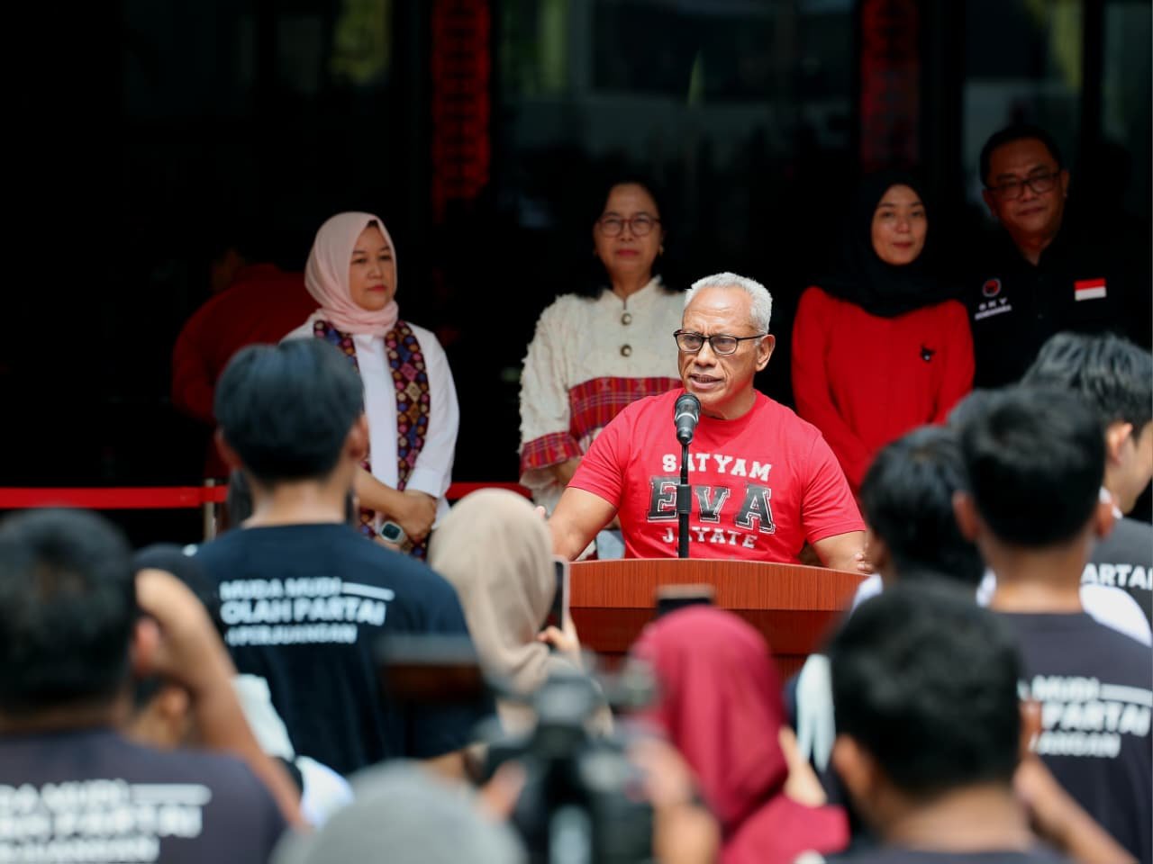 PDIP Ajak Mahasiswa Belajar Politik di Sekolah Partai, Komarudin: Jadi Presiden Butuh Proses