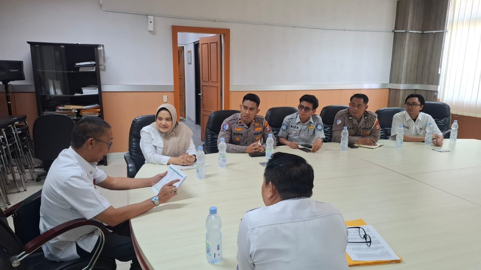 Tim Pembina Samsat Banjarbaru Perkuat Tertib Administrasi Kendaraan Dinas melalui Verifikasi Plat Merah