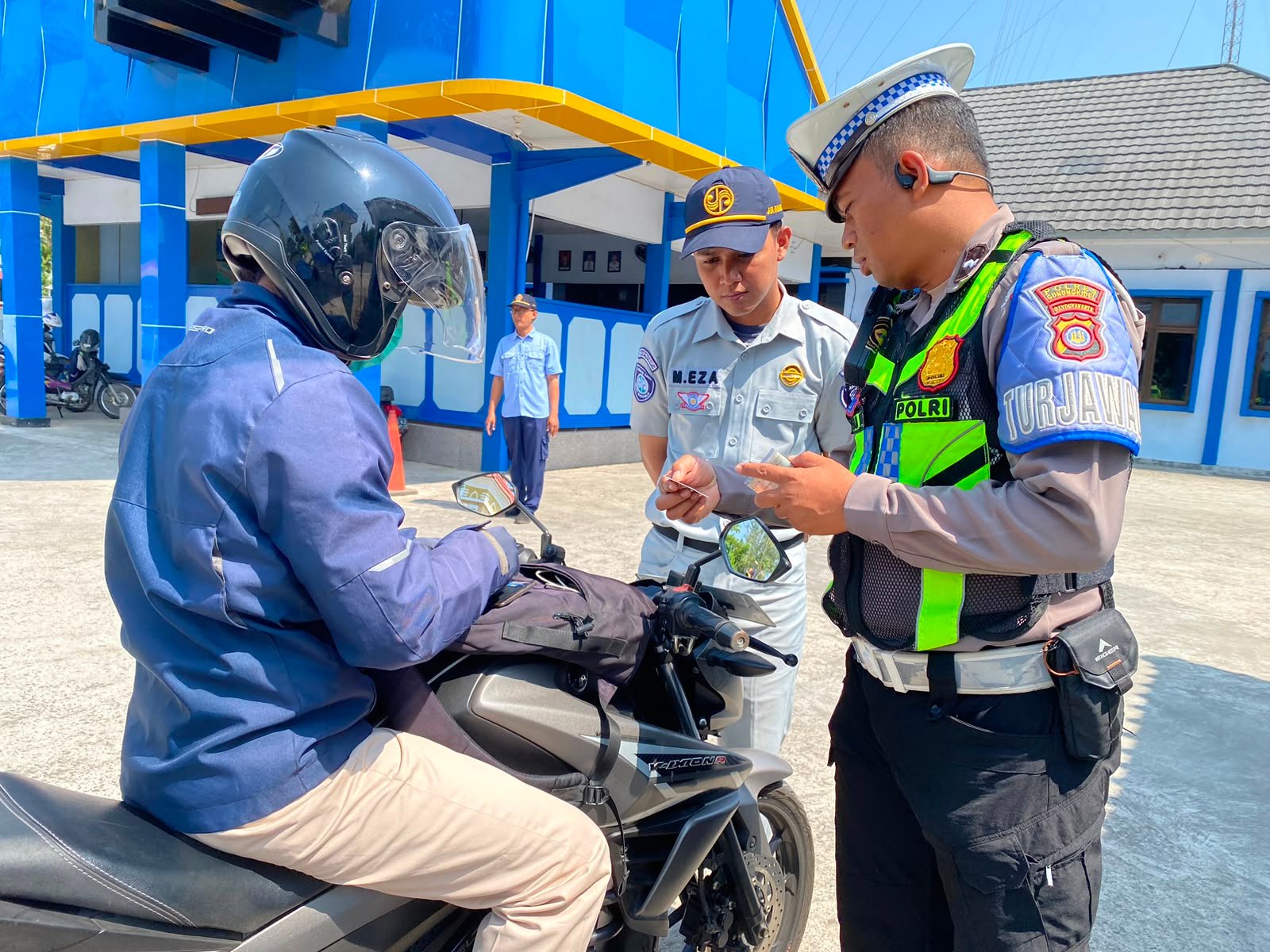 Jasa Raharja Bersama Tim Gabungan Dorong Kepatuhan Pajak Kendaraan melalui Operasi SIGAP di Gunungkidul