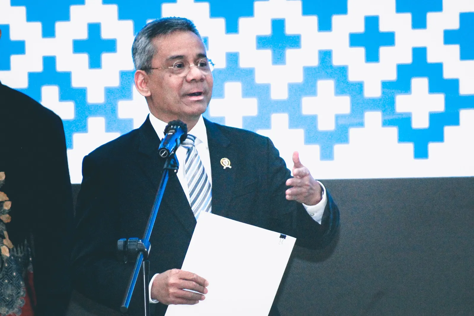 Menkeu Suahasil Pastikan Gaji PNS Tak Disalurkan Lewat Koperasi Desa