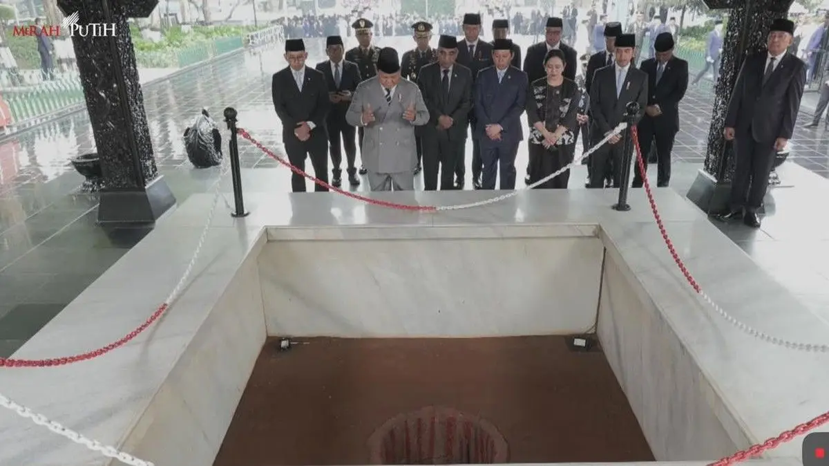 Usai Pimpin Upacara, Prabowo Ziarah dan Berdoa di Sumur Lubang Buaya