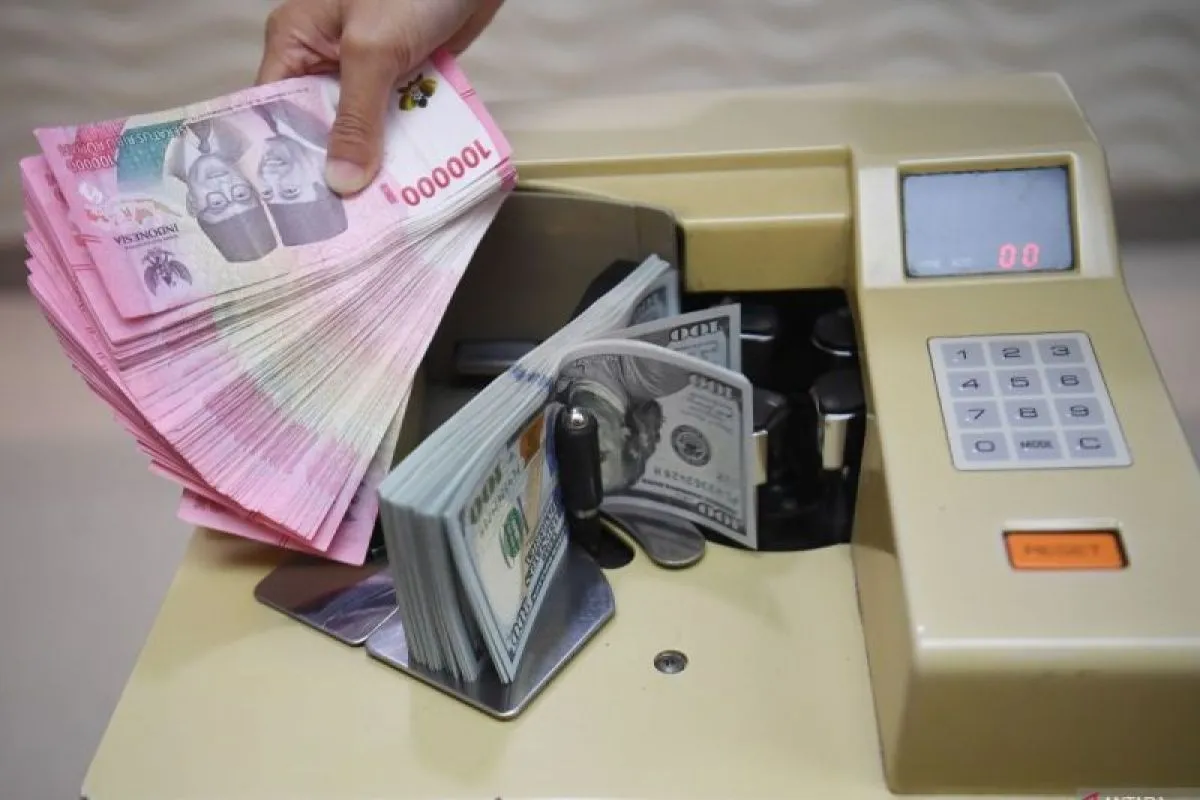 Rupiah Melemah 0,77 Persen ke Rp18.077, Sentimen MSCI Tambah Tekanan